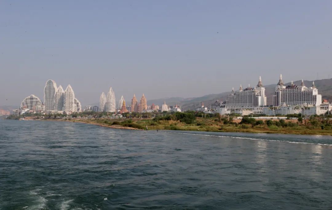 澜沧江沿岸旅游带 周灿 摄