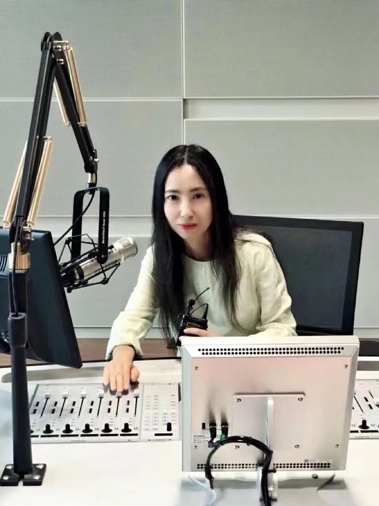 主持人李想天津经济广播最近接到两位家长的来电,家长们都不约而同地