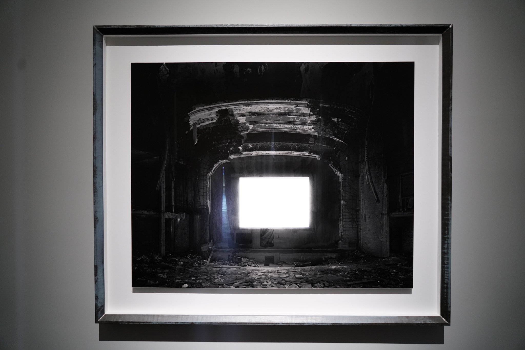 剧院系列剧院系列"海景"系列呈现了杉本博司过去40多年在世界各地拍摄