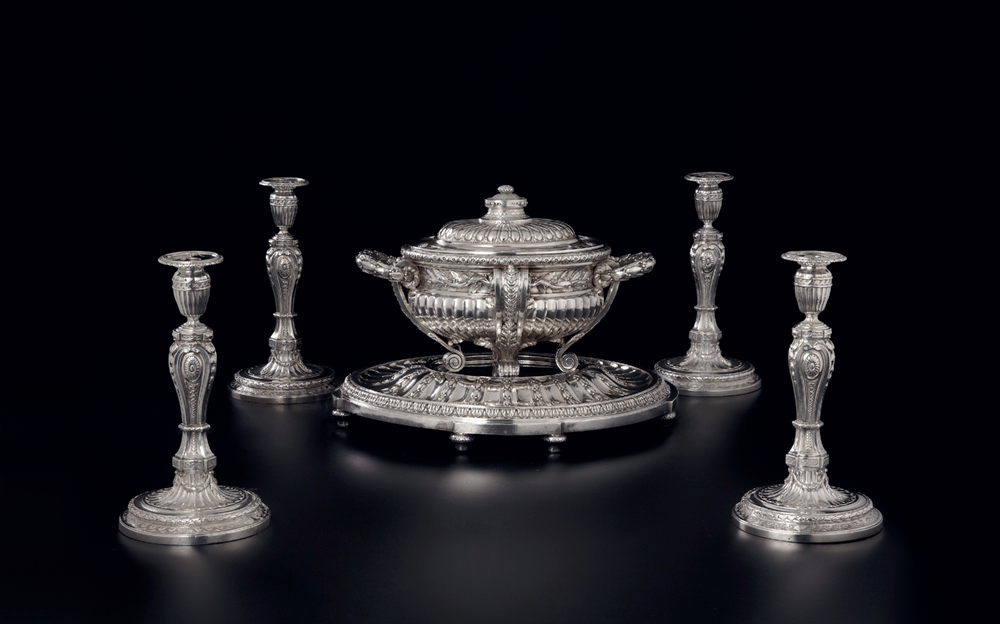 餐桌上的奢华银器与用餐礼仪