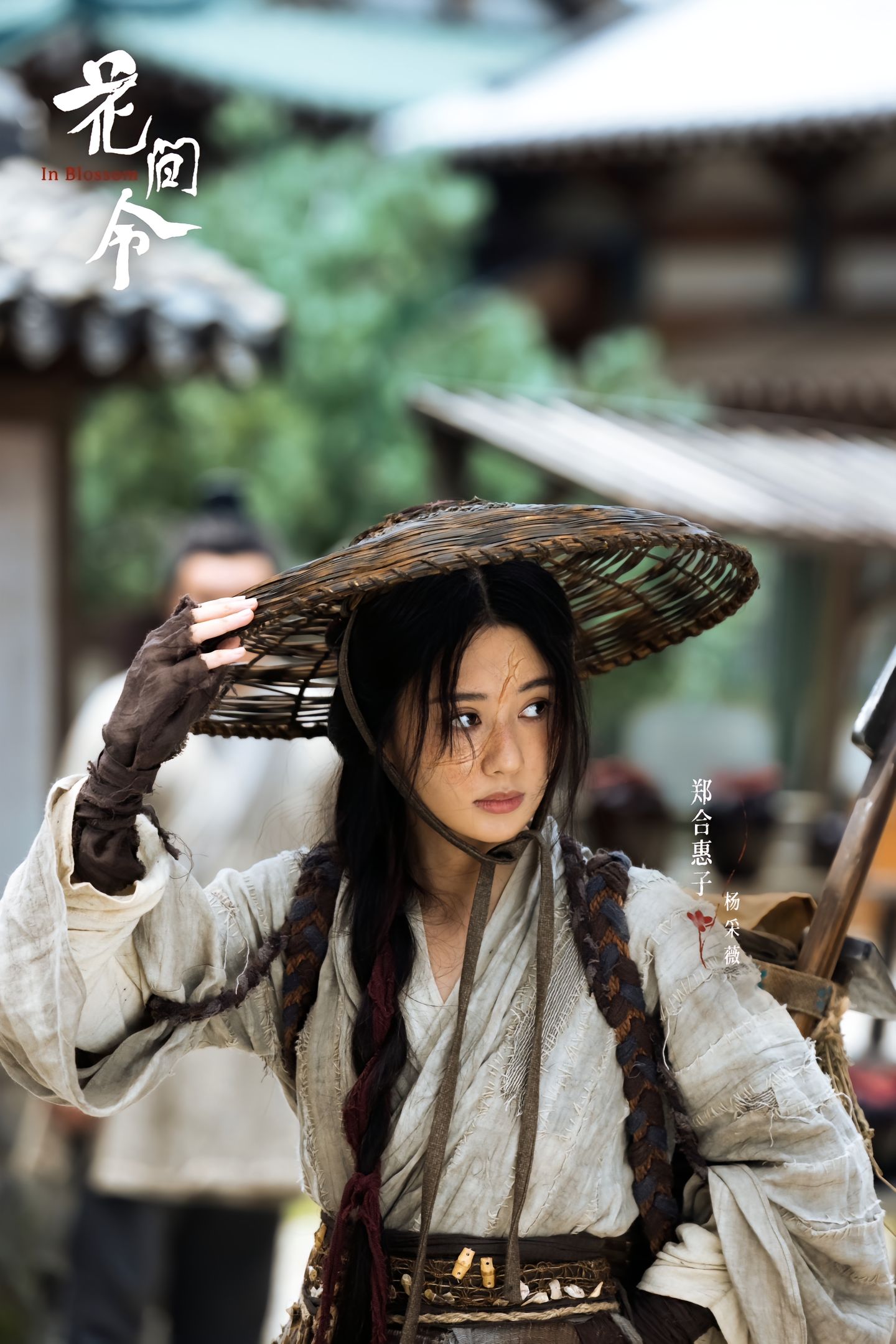 鞠婧祎在剧中饰演女主角杨采薇/上官芷,实话实说,鞠姐实绩是能打的