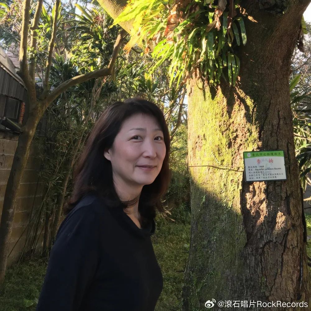 音乐人郑华娟去世,曾创作《太委屈》《蒙娜丽莎的眼泪》等歌曲|音乐人