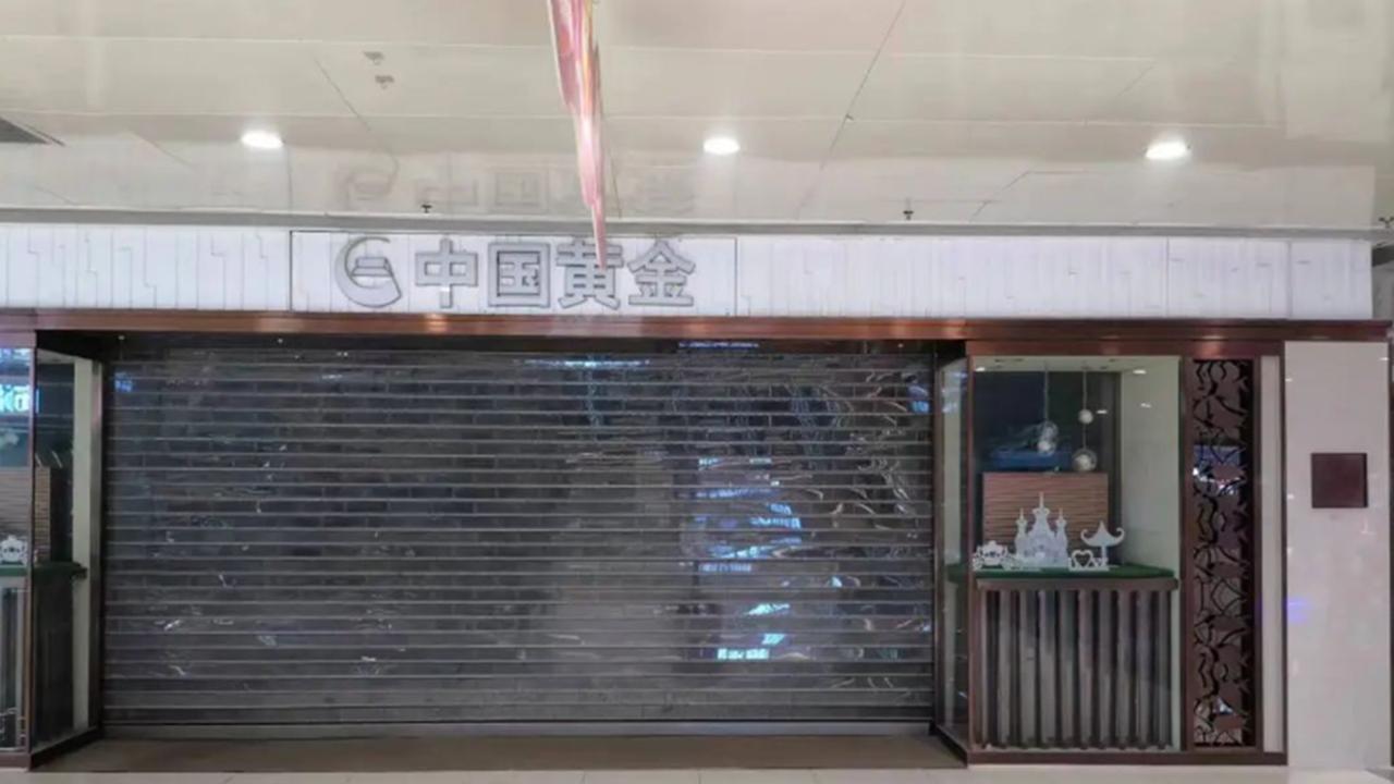中国黄金一门店突然人去“店”空，工作人员：公司倒闭了，你去报案吧