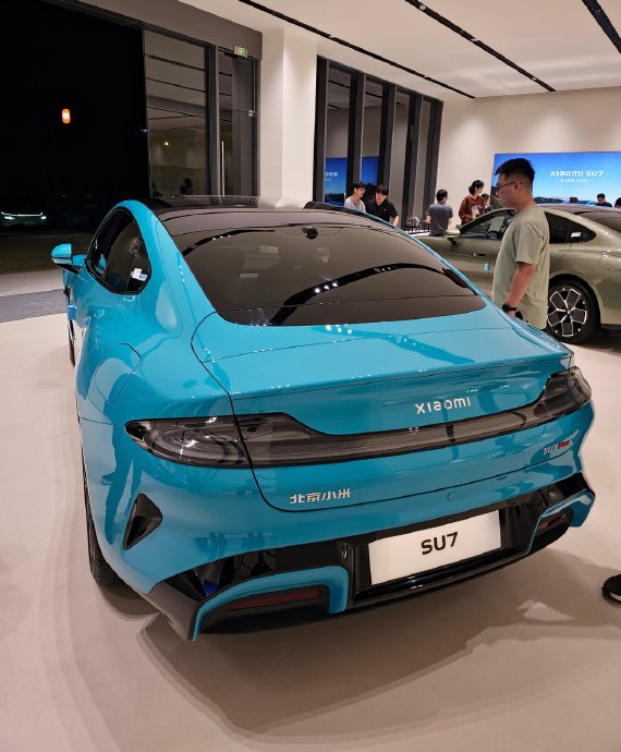 小米汽车的颜值真是太高了,比90%国产新能源轿车好看,这颜值十分我给