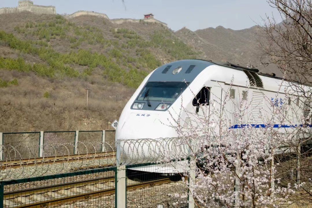 居庸关花海栈道开放首日,摄影师镜头下的"春暖花开"很养眼