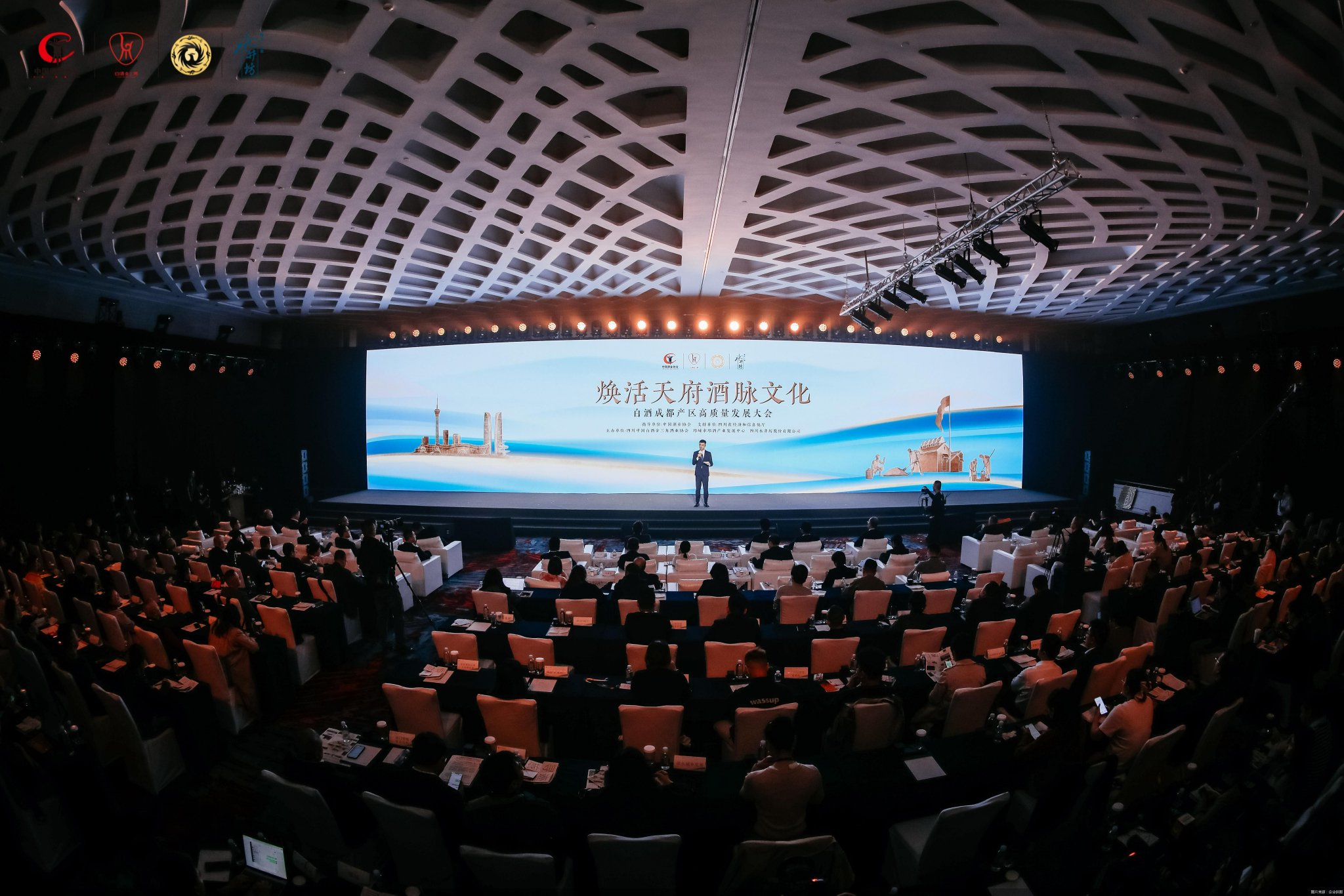 推明星产区 川酒军团谋"白酒 "新格局_新浪财经_新浪网