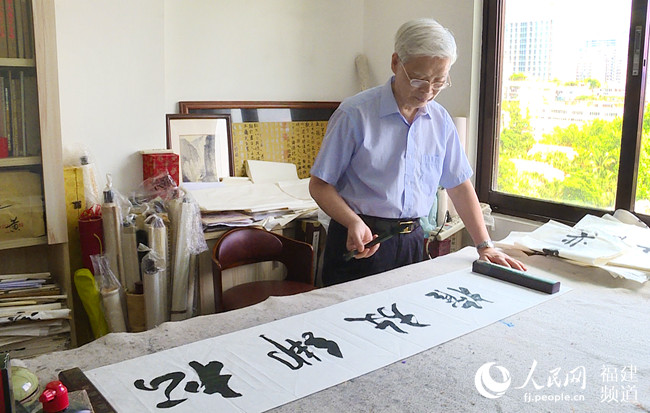 黄文麟(图源:人民网)我今日重读四十年前的"松绑信",内心感慨,一言难