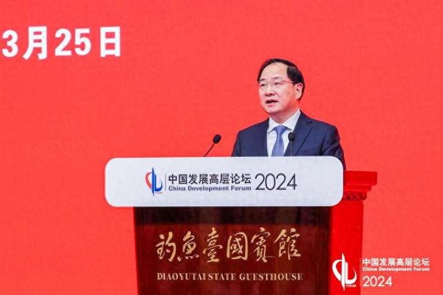 工信部部长金壮龙出席中国发展高层论坛2024年年会并发表主旨演讲。