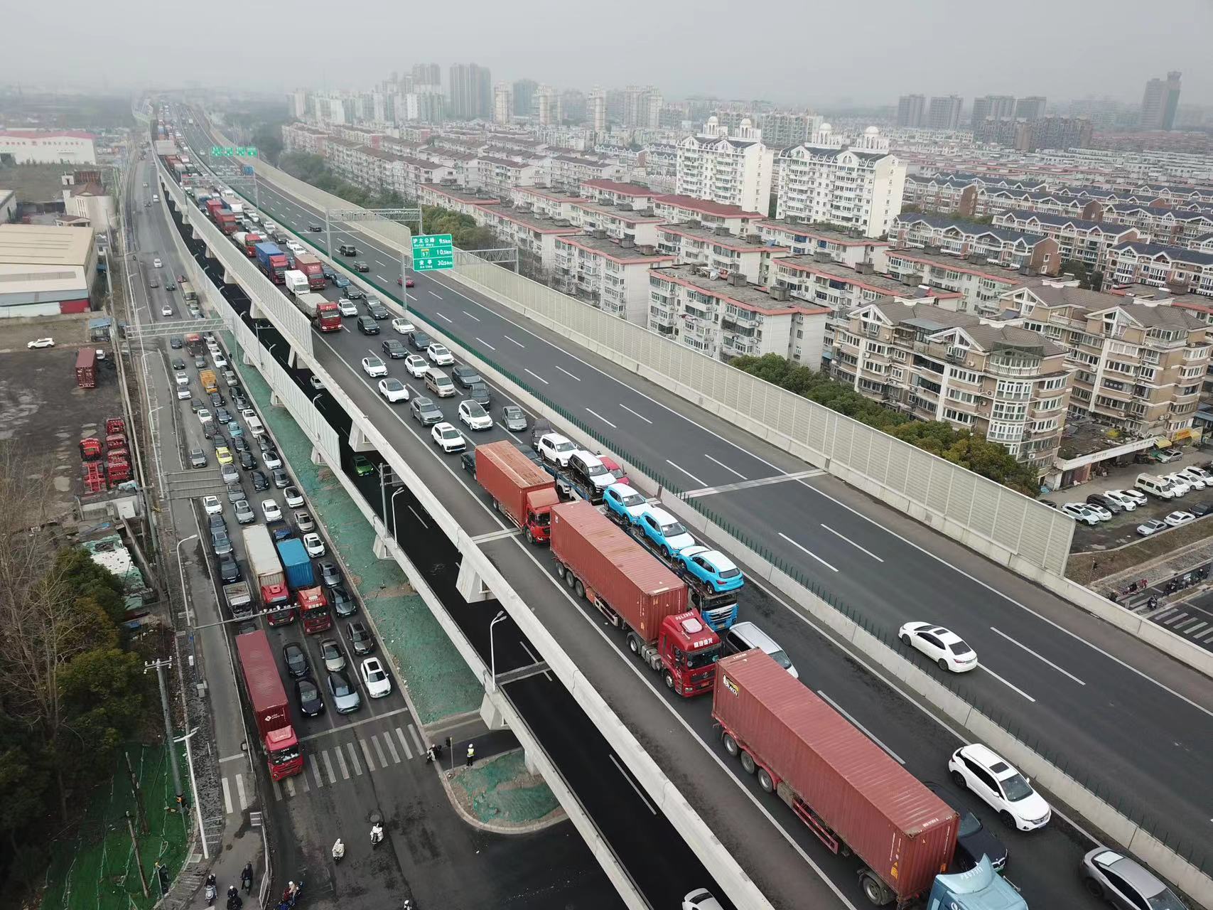 上海外环隧道封闭施工后首个早高峰郊环隧道浦西往浦东方向流量翻倍