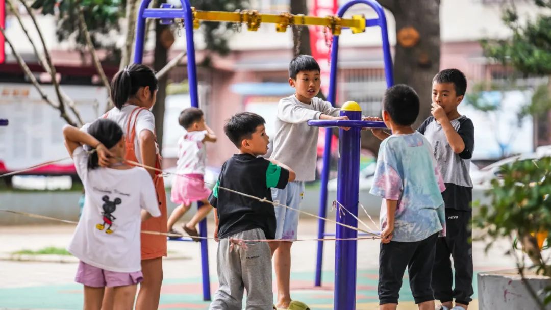 玩伴去哪了?别留下童年"无社交"缺憾|半月谈_新浪财经_新浪网