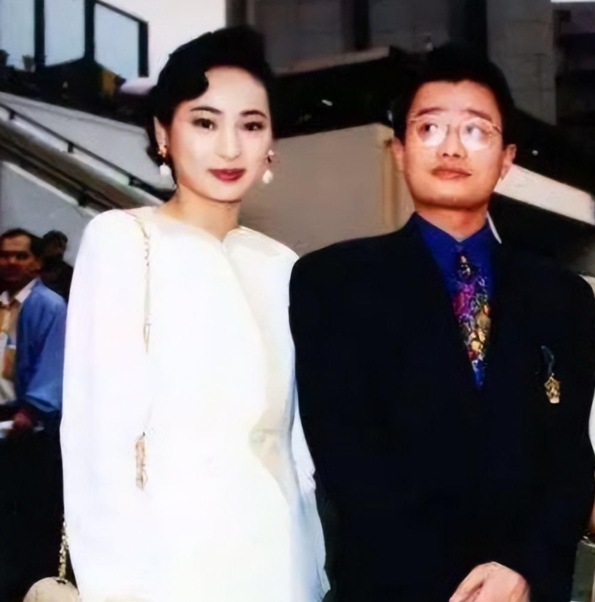 邝美云,刘坤铭那几年,邝美云跟着男友学了不少地产行业的门道,并