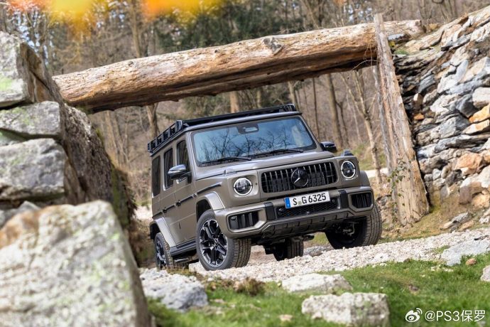 奔驰g级改款正式发布前保杠和细节小改内饰配备触屏升级最新系统