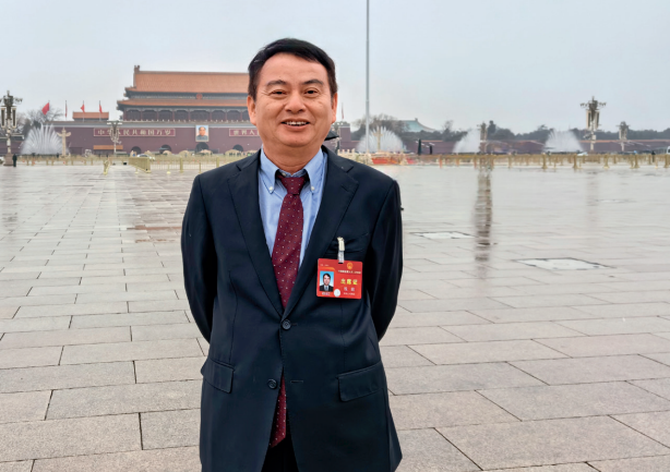 全国人大代表钱前：核心科技支撑 造种业“航母”|航母_新浪财经_新浪网