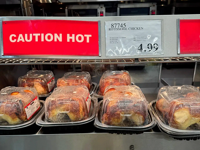 4.99美元的烤鸡；图片来源：business insider