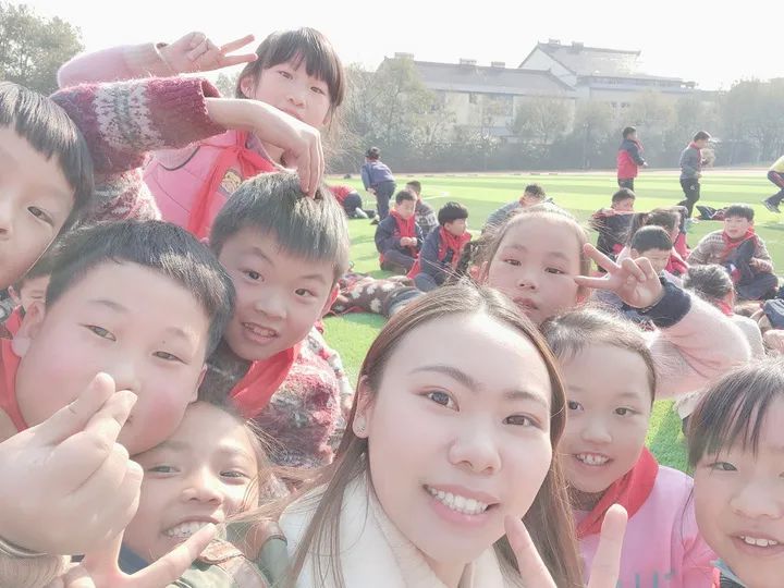 女老师花式批卷走红网友直呼太可爱