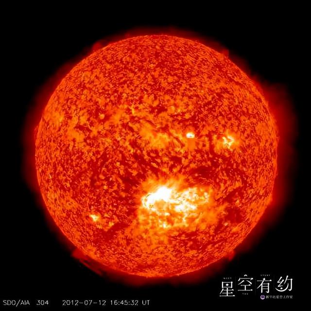图为2012年7月美国观察机构观测到的太阳形象.(新华/欧新)
