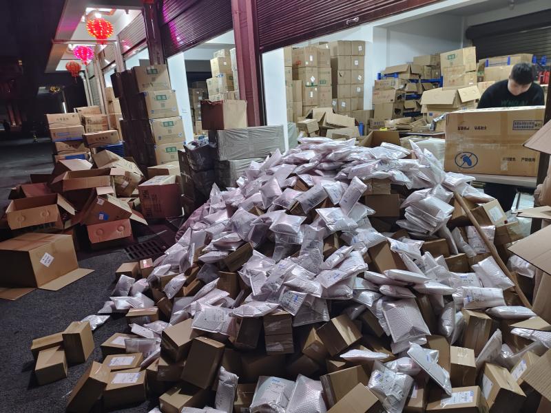 星钶团队发货现场