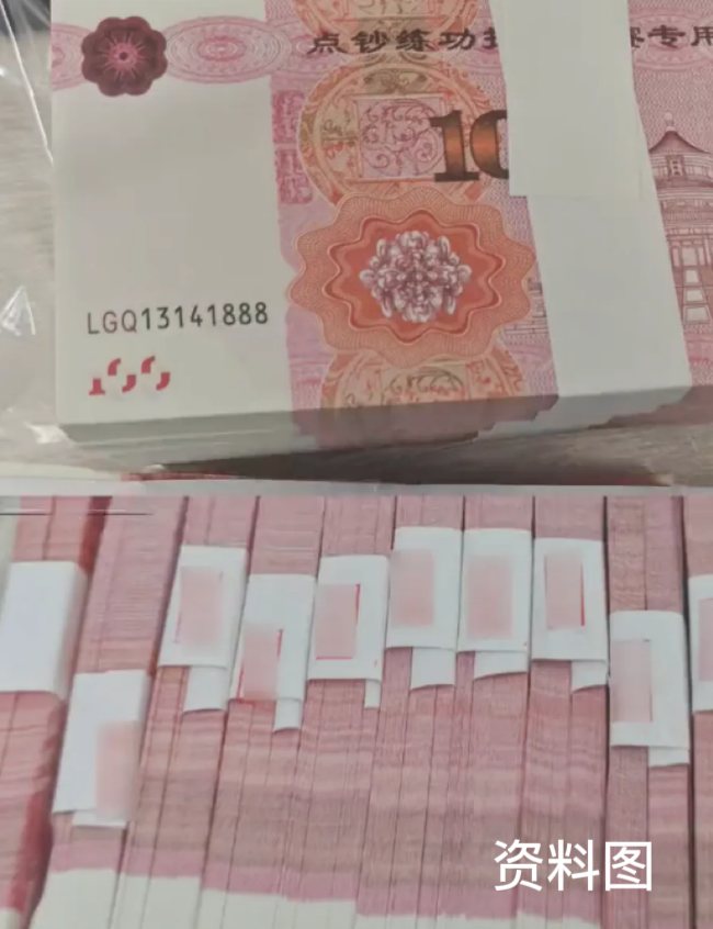 女子带10万元钞票到银行存款,结果……|老狼_新浪财经_新浪网