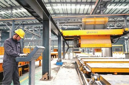 晋城建投远大建筑工业股份有限公司装配式建筑生产车间.本报通讯员摄