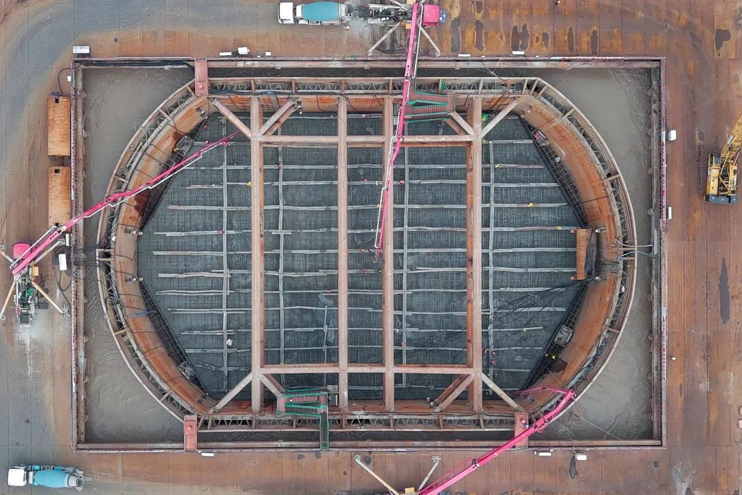 4号主墩承台首次浇筑施工现场
