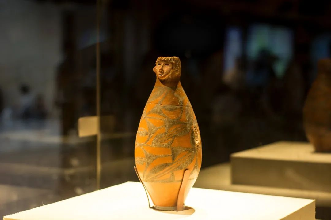 甘肃省博物馆国家一级馆藏文物:天水秦安大地湾遗址人头形器口彩陶瓶