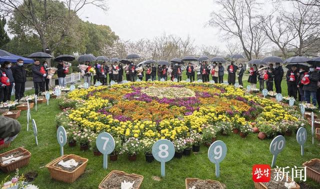 让生命终归自然"的生态葬启动及集中安放仪式,在扬州西屏山人文纪念园
