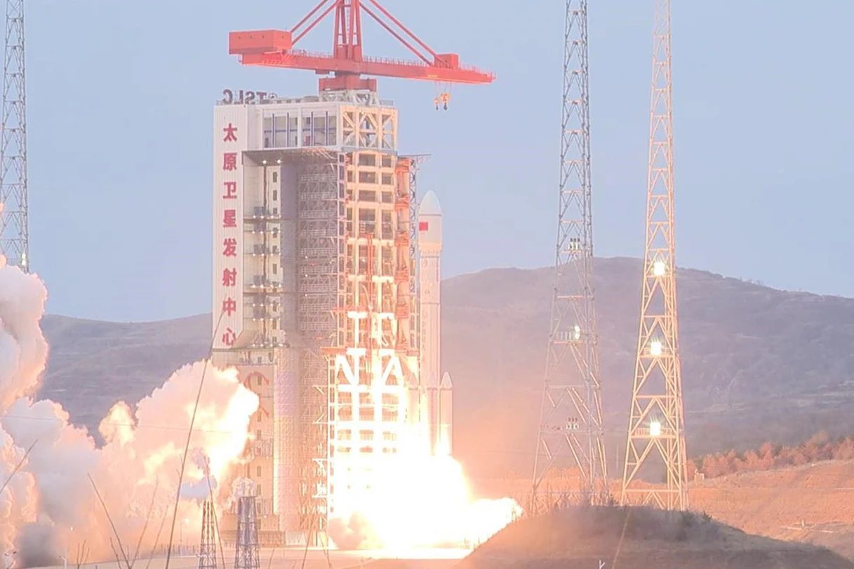太原卫星发射中心,央视新闻)云海三号02星和长六改火箭均由中国航天