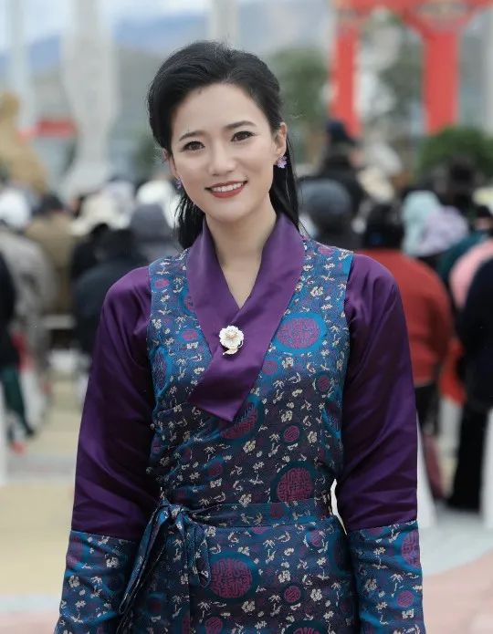 王瑞(左)  贡旦平措(右)直播平台去不了现场的小伙伴们也不必担心届时