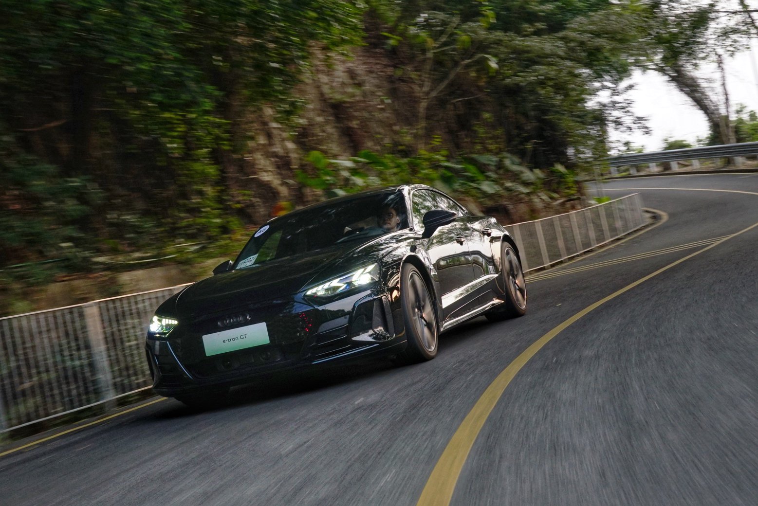 优雅与运动的结合体,试驾奥迪e-tron gt-新浪汽车