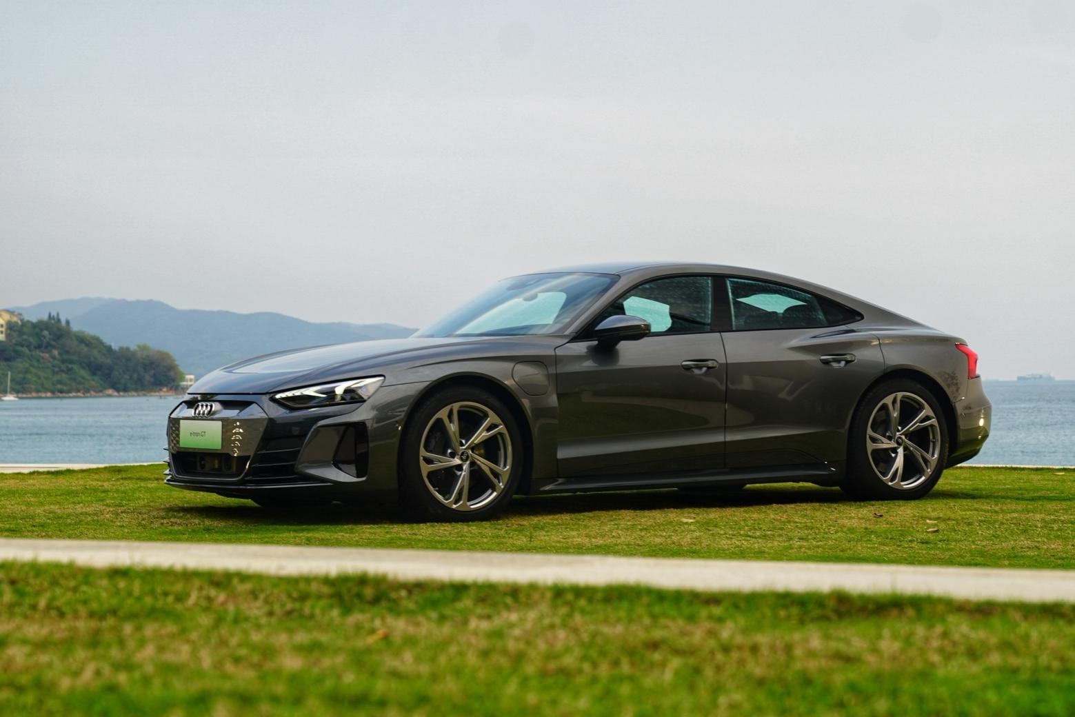 优雅与运动的结合体试驾奥迪etrongt