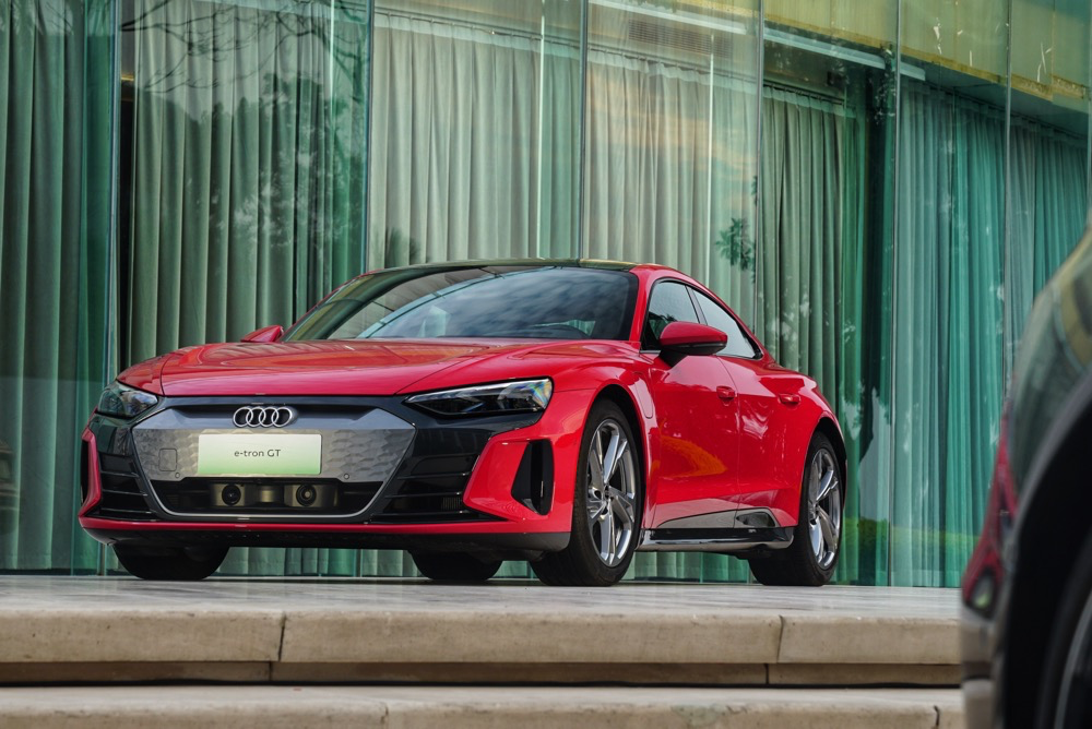 优雅与运动的结合体,试驾奥迪e-tron gt-新浪汽车