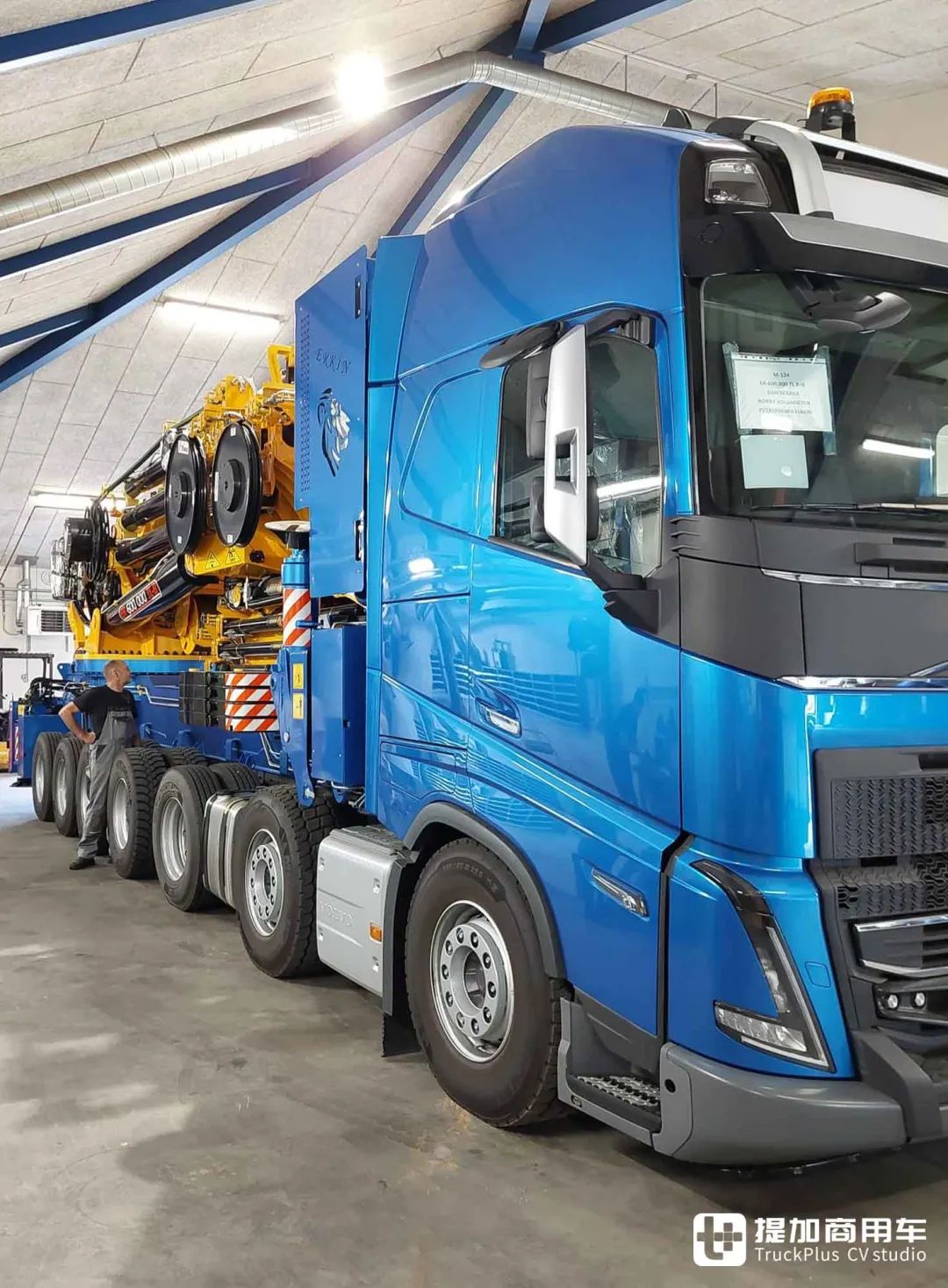 七轴14x4底盘750匹马力起重量160吨如此强悍的沃尔沃fh16卡车起重机