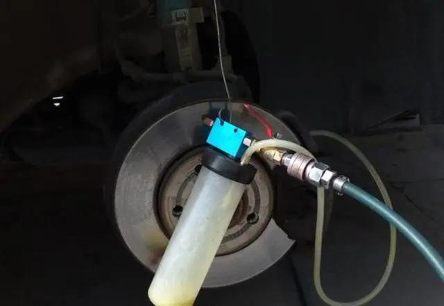 刹车油多久换一次?_新浪财经_新浪网