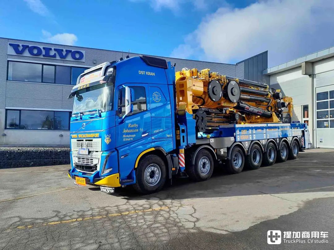 七轴14x4底盘750匹马力起重量160吨如此强悍的沃尔沃fh16卡车起重机