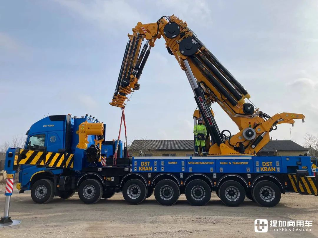 七轴14x4底盘750匹马力起重量160吨如此强悍的沃尔沃fh16卡车起重机