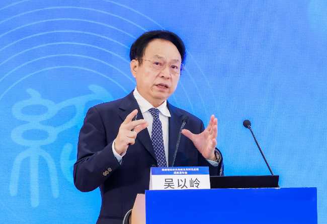 吴以岭院士称,其团队通过长期研究发现,微血管病变的发生以微血管内皮