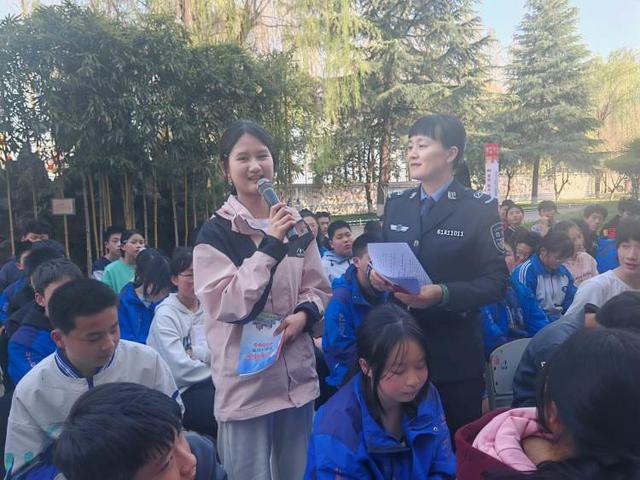 抵制校园欺凌西安市鄠邑区司法局走进白庙初级中学开展法治进校园活动