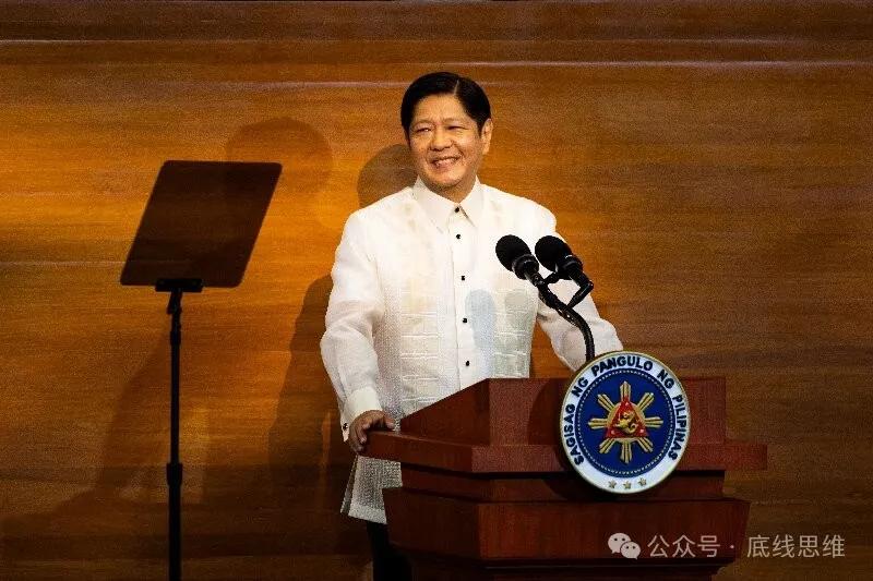 现任菲律宾总统费迪南德·罗慕尔德兹·马科斯，又称小马科斯