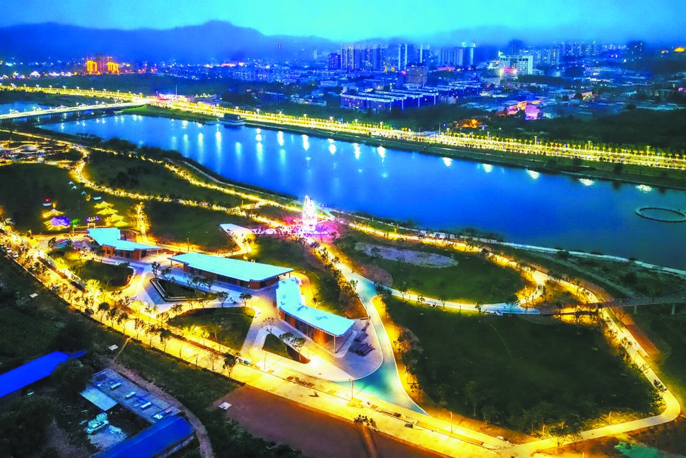 赞皇县生态长廊夜景. 褚付金 摄