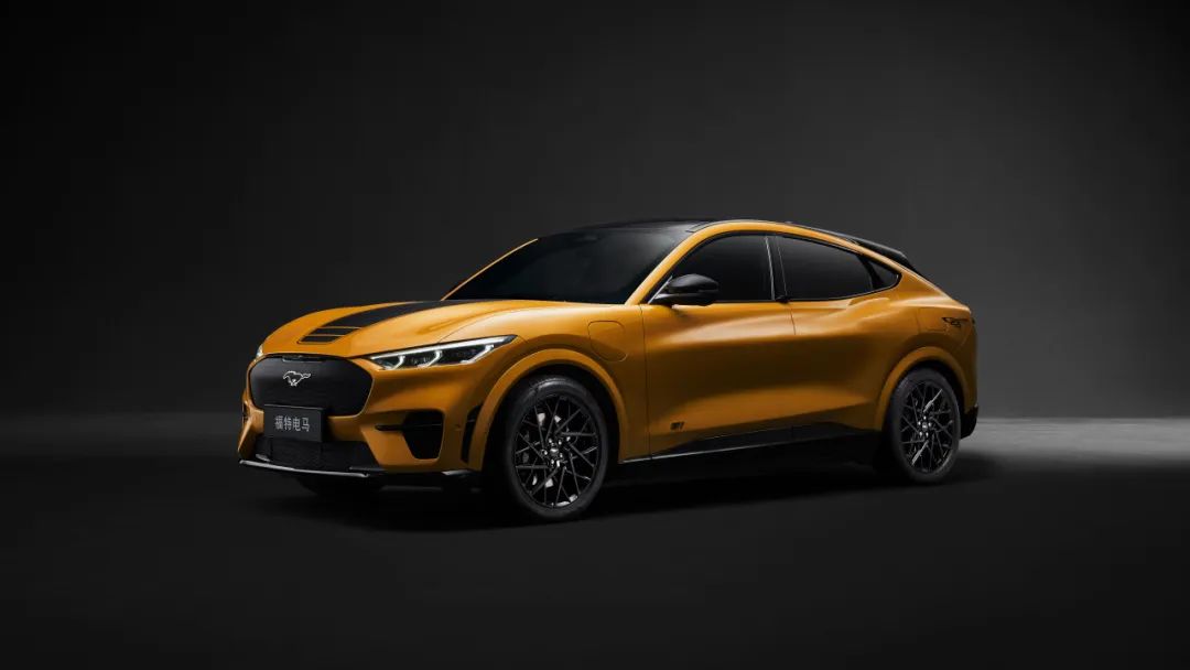 潮酷的设计精髓,"纯电性能轿跑suv" 的产品定位,传递出"电动车也