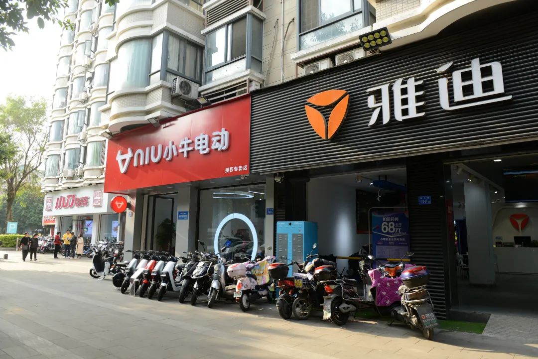 电驴界爱马仕被雅迪打急了