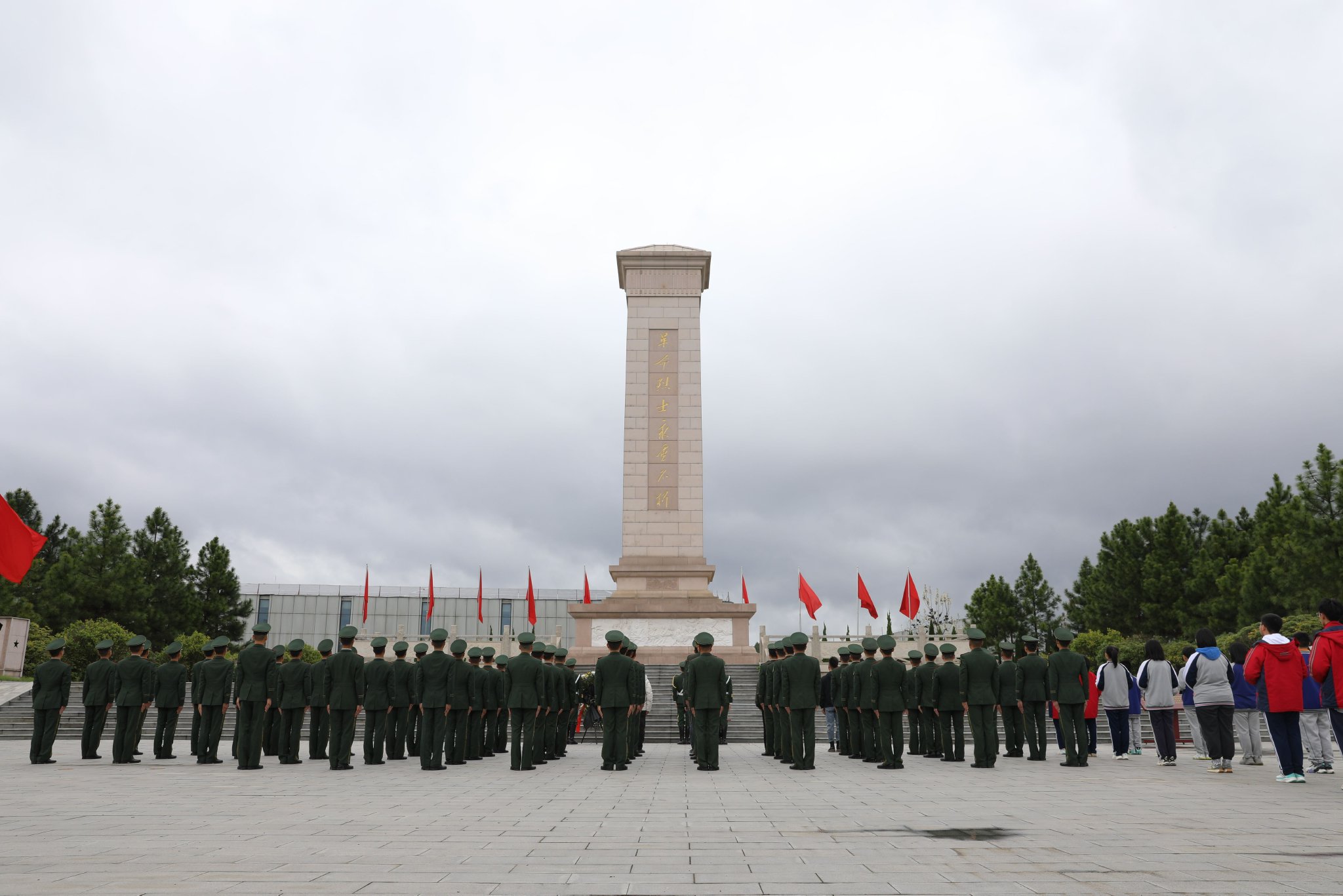 武警江西总队景德镇支队:组织官兵开展清明节祭扫活动|武警_新浪财经