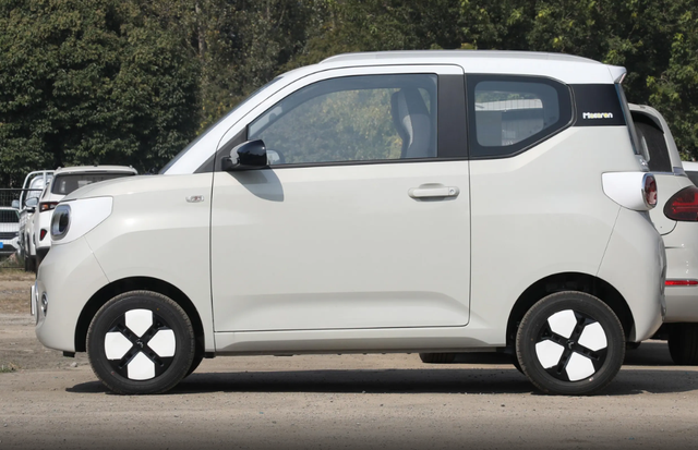 电动车越来越卷第三代宏光miniev马卡龙和长安lumin谁更强