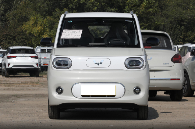 电动车越来越卷第三代宏光miniev马卡龙和长安lumin谁更强