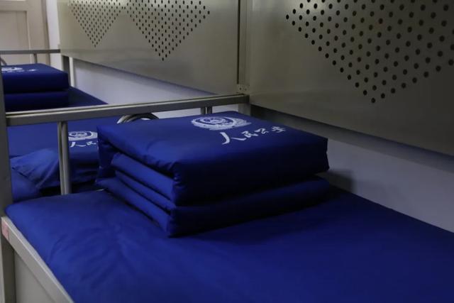 警校联动共筑平安陕西西咸新区沣西四校师生走进特警队活动