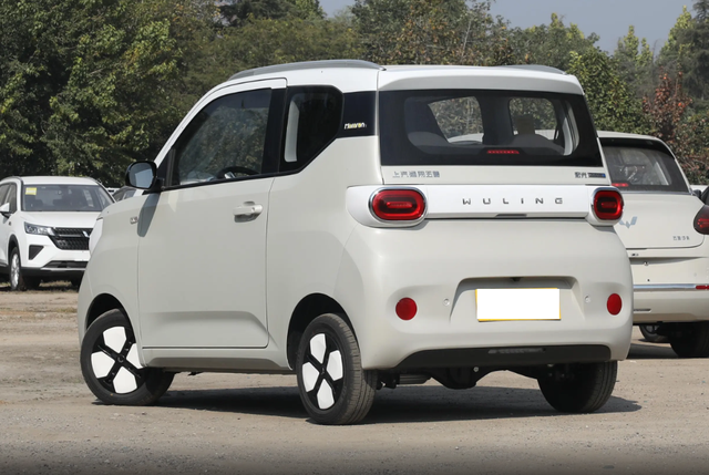 电动车越来越卷第三代宏光miniev马卡龙和长安lumin谁更强