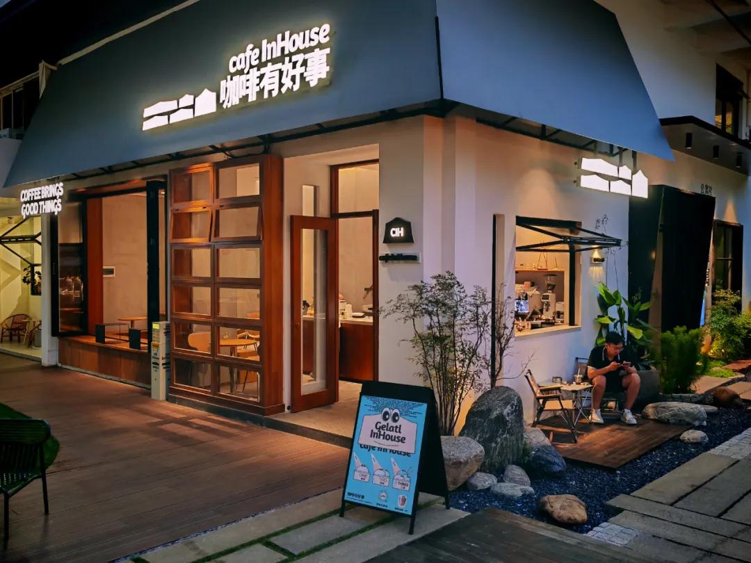 过往加盟店的工作经验,让她具备了毒辣的店铺选址能力.