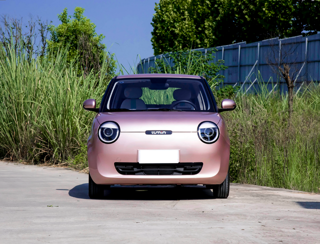 电动车越来越卷第三代宏光miniev马卡龙和长安lumin谁更强