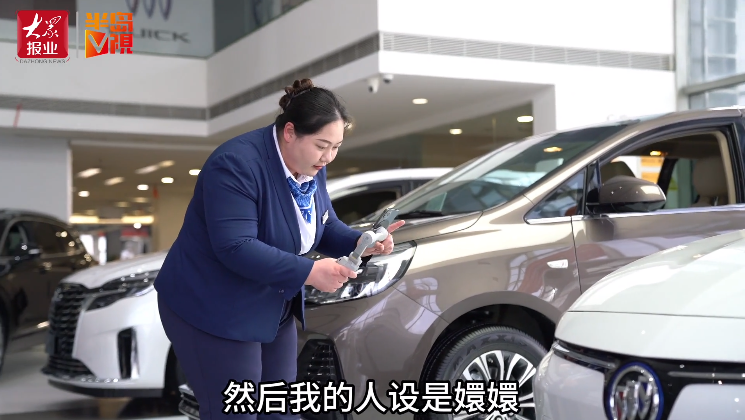 青岛200斤女主播直播卖车评论区眼看就要大翻车她只回复了8个字面不改