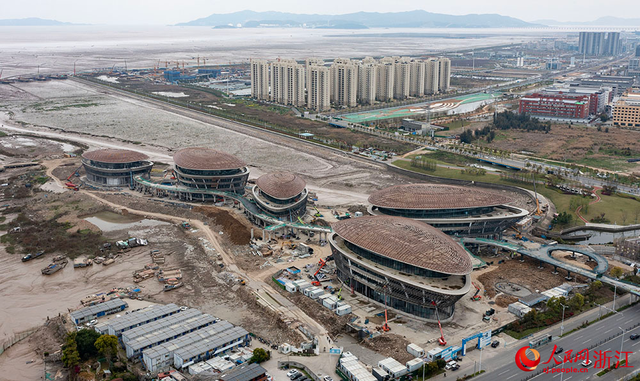 浙江乐清:巨型"海瓜子"扮靓海岸线|温州市_新浪财经_新浪网